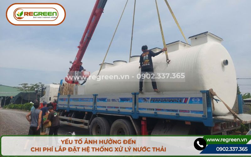Xe cẩu vận chuyển lắp đặt hệ thống xử lý nước thải