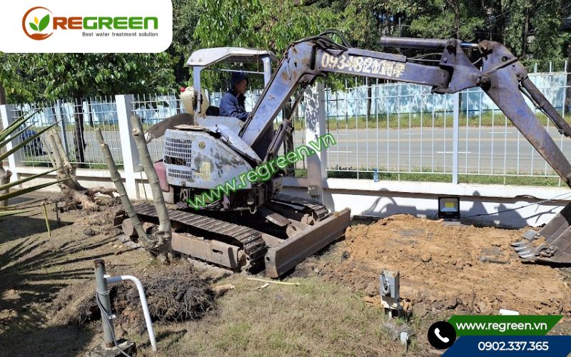 Kỹ sư Regreen đang xử lý nước thải Quận 1.