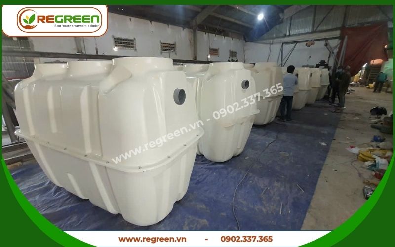 Sản phẩm bồn composite xử lý nước thải sinh hoạt trước khi giao hàng.