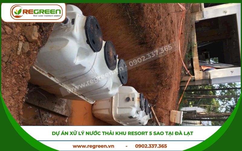 Lắp đặt bồn composite xử lý nước thải sinh hoạt tại công trình.