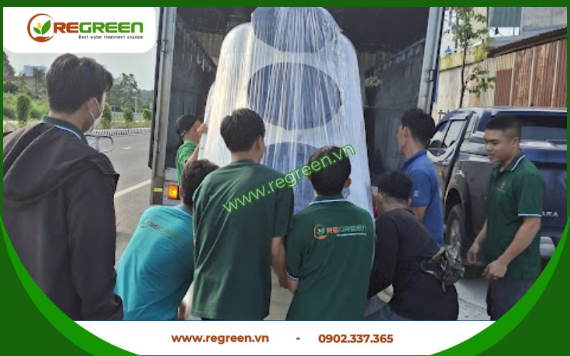 Vận chuyển bể tự hoại composite 2m3 dễ dàng.
