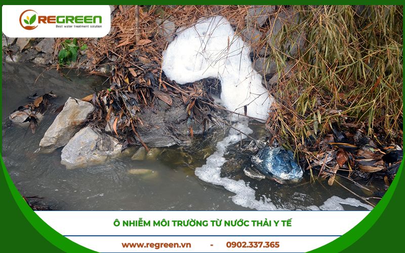 Nước thải y tế chưa qua hệ thống xử lý nước thải phòng khám đa khoa.