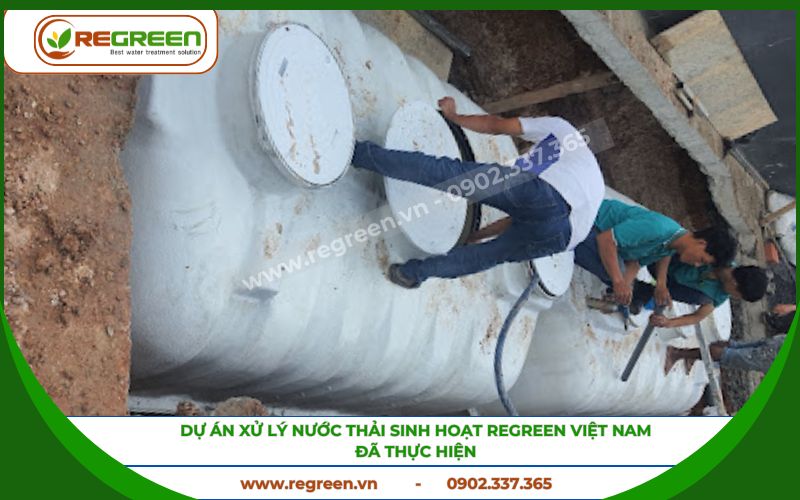 Đội ngũ thi công hệ thống xử lý nước thải sinh hoạt gia đình.