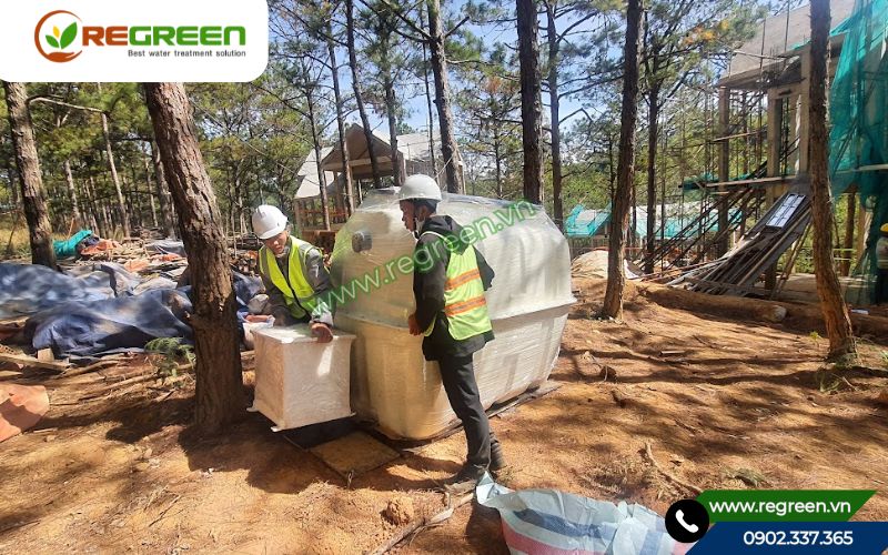 Dịch vụ lắp bể phốt nhựa chuyên nghiệp của Regreen Việt Nam.