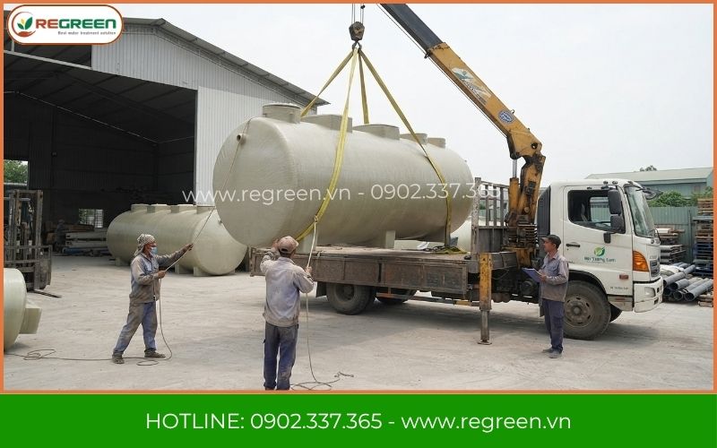 Cẩu vận chuyển module xử lý nước thải Đà Nẵng đến công trình